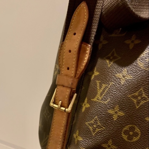 Authentic Louis Vuitton GM Montsouris Backpack. - Picture 6 of 11
